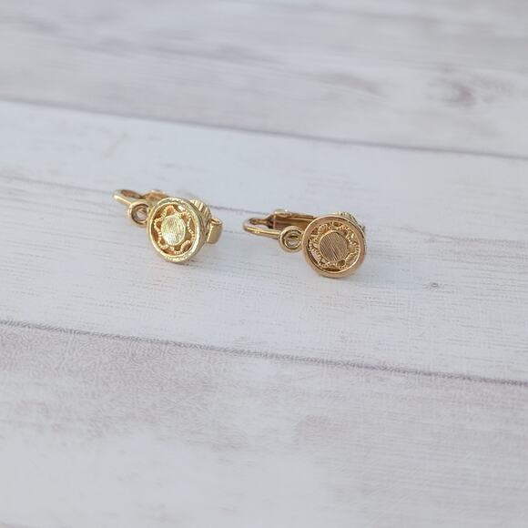 Vintage Clip On Earrings Dainty Gold Tone - Findings? Missing Dangle? - Picture 3 of 6